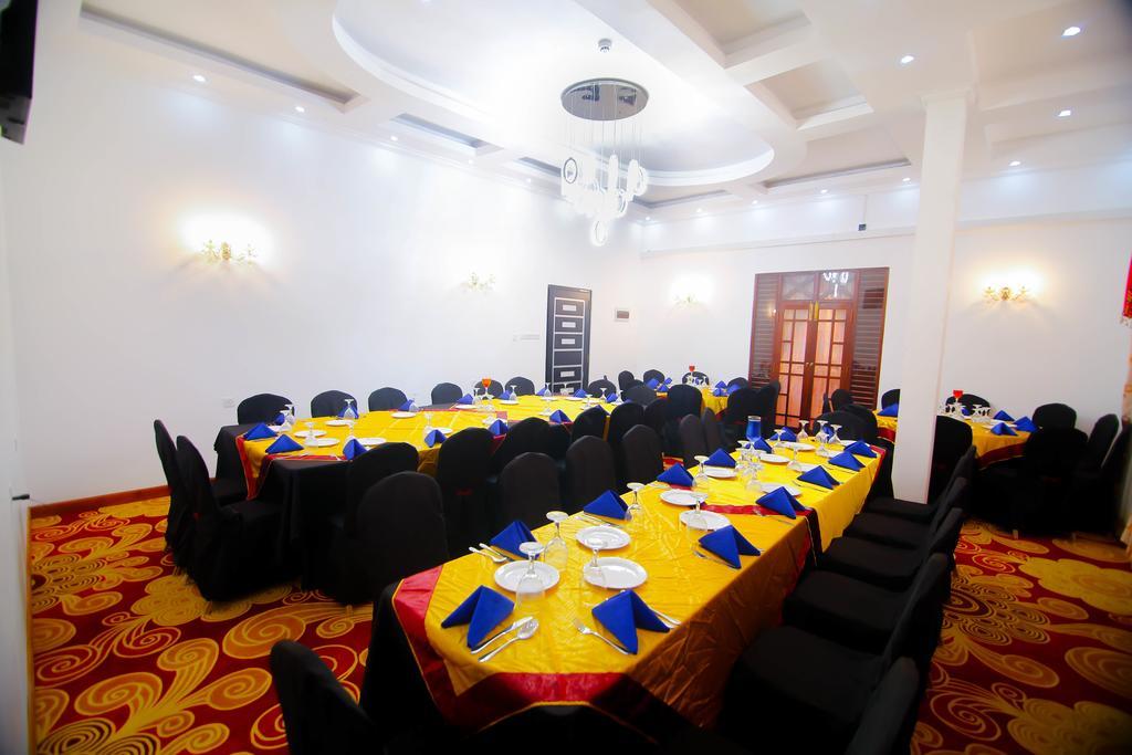 אנוראדפורה Hotel White House מראה חיצוני תמונה