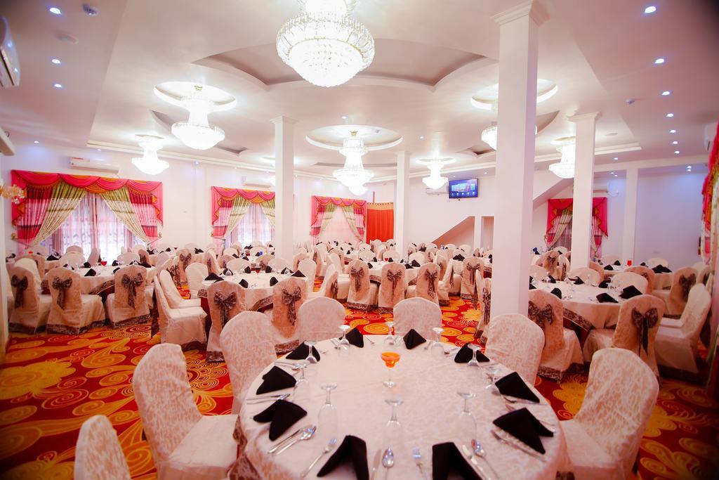 אנוראדפורה Hotel White House מראה חיצוני תמונה